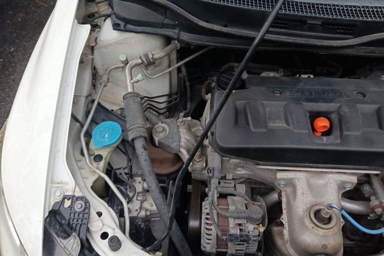 Used Honda Civic 2014 1.8L automatic comfort version Engine Bay Right