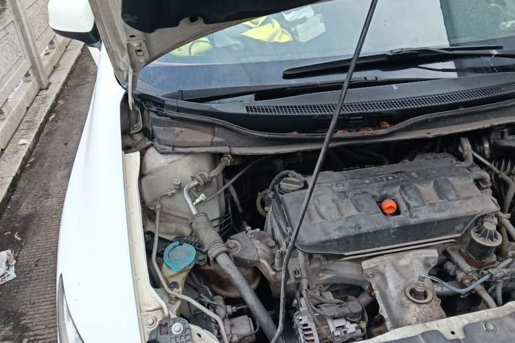 Used Honda Civic 2014 1.8L automatic comfort version Engine Bay Right