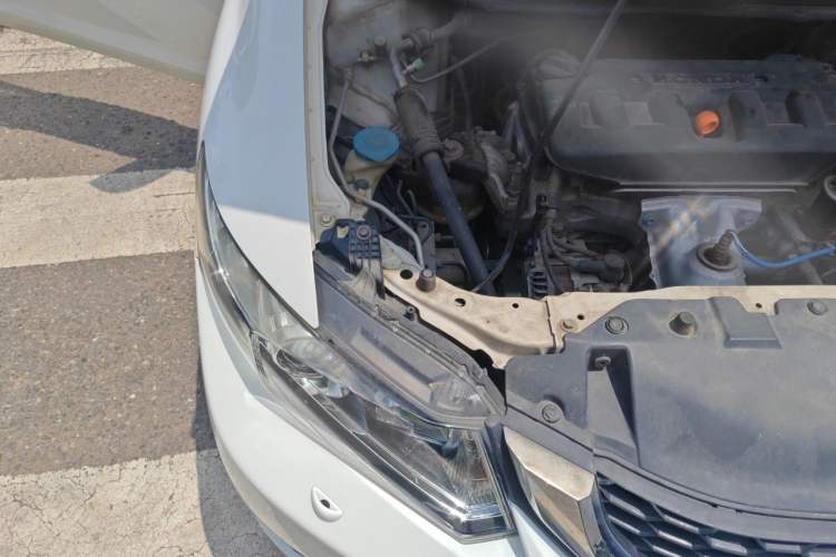 Used Honda Civic 2014 1.8L automatic luxury edition Engine Bay Right