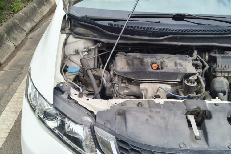 Used Honda Civic 2014 1.8L automatic comfort version Engine Bay Right