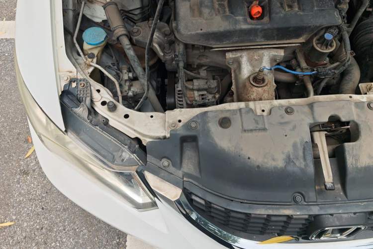Used Honda Civic 2014 1.8L automatic comfort version Engine Bay Right