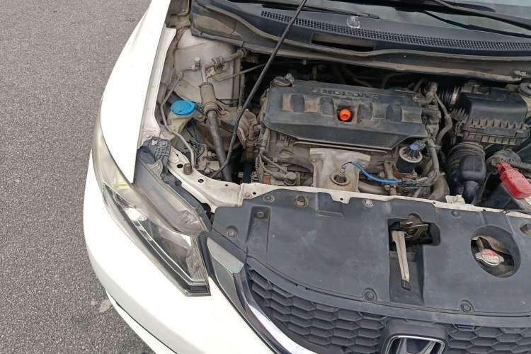 Used Honda Civic 2014 1.8L automatic comfort version Engine Bay Right