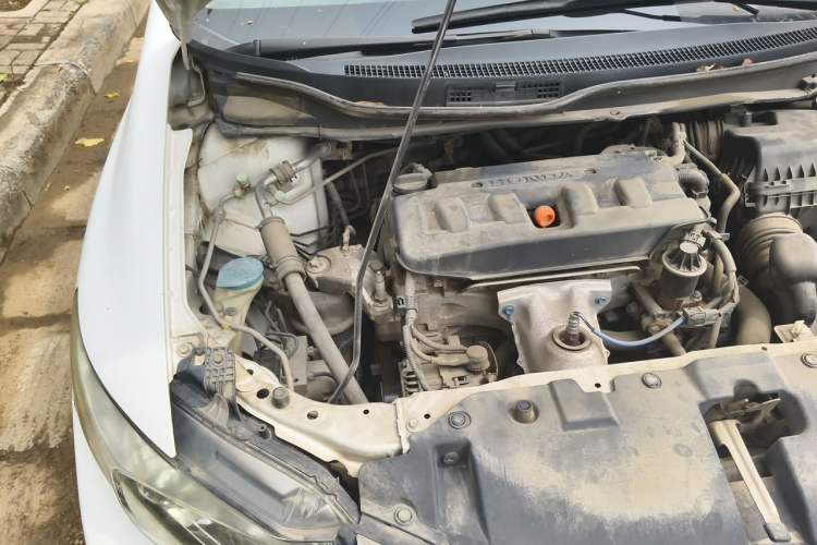 Used Honda Civic 2014 1.8L automatic luxury edition Engine Bay Right