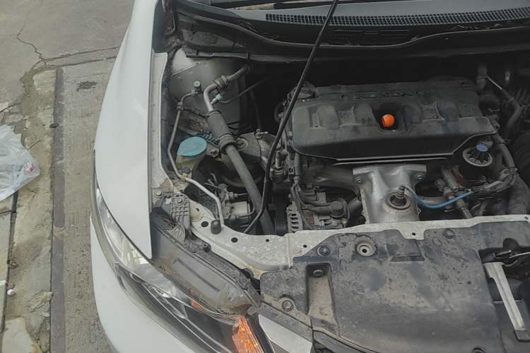 Used Honda Civic 2014 1.8L automatic comfort version Engine Bay Right