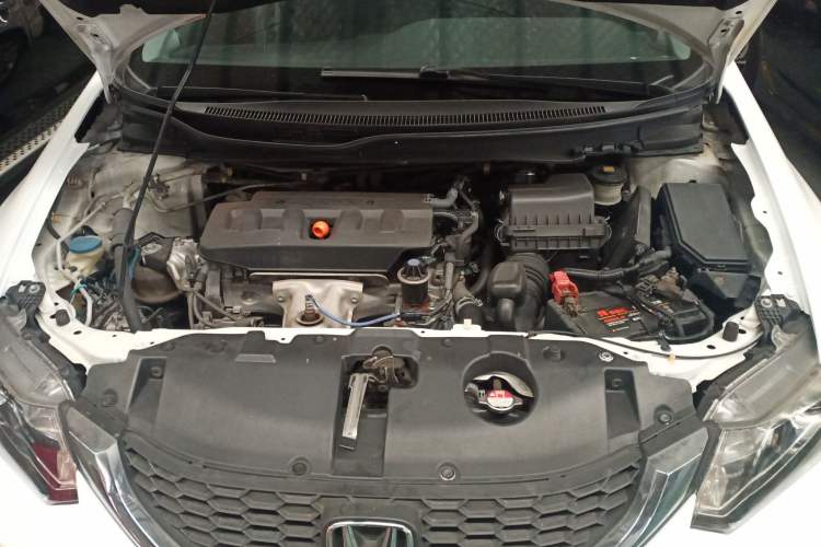 Used Honda Civic 2014 1.8L automatic comfort version Engine Bay