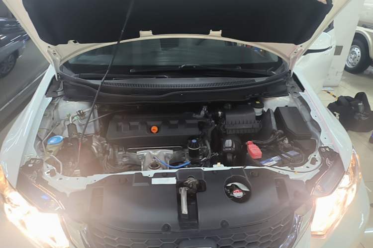 Used Honda Civic 2014 1.8L automatic comfort version Engine Bay
