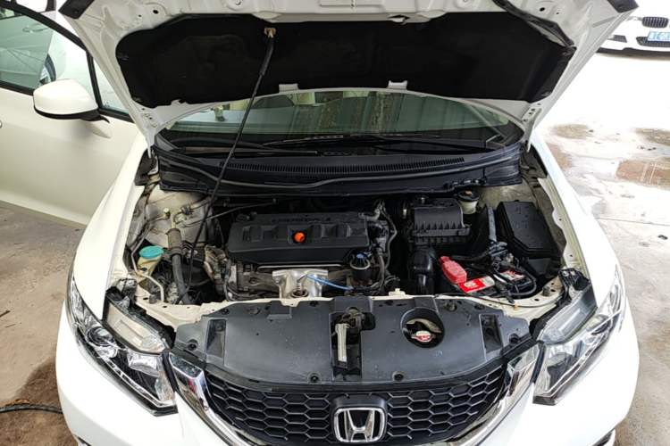 Used Honda Civic 2014 1.8L automatic comfort version Engine Bay