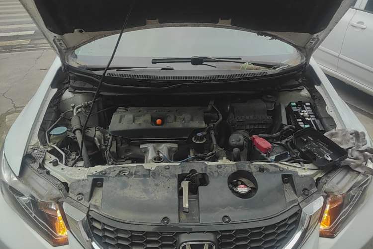 Used Honda Civic 2014 1.8L automatic comfort version Engine Bay