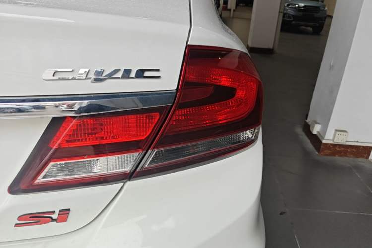 Used Honda Civic 2014 1.8L Automatic Classic Edition Exterior 3