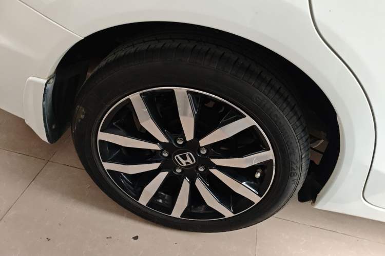 Used Honda Civic 2014 1.8L automatic luxury edition Exterior 5