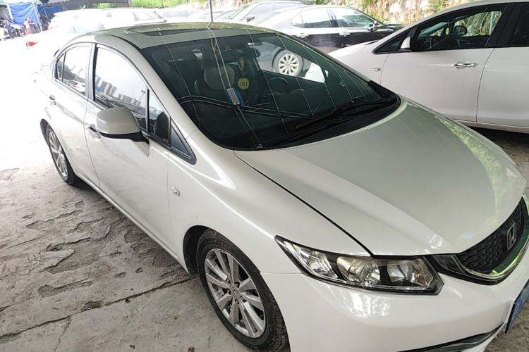 Used Honda Civic 2014 1.8L automatic comfort version Front Right 45 Deg