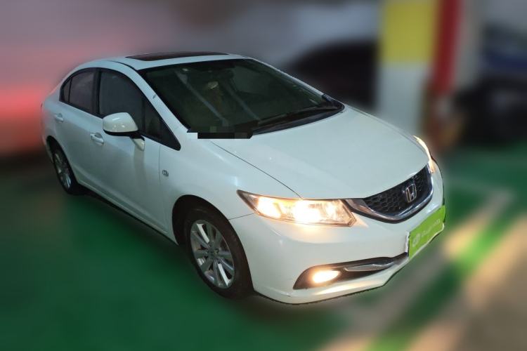Used Honda Civic 2014 1.8L automatic comfort version Front Right 45 Deg