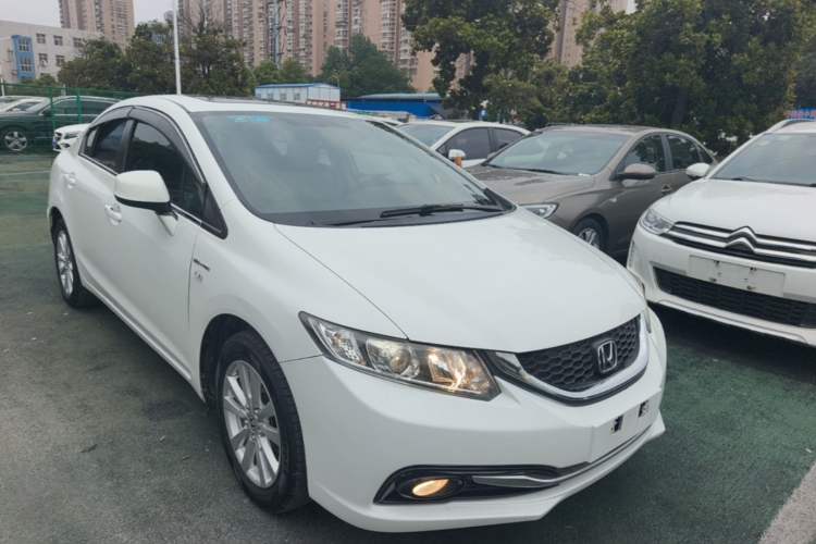 Used Honda Civic 2014 1.8L automatic comfort version Front Right 45 Deg