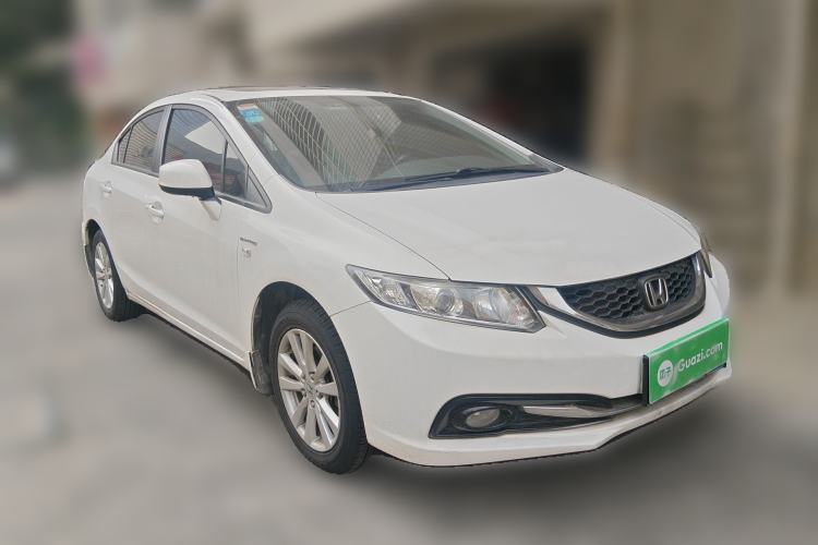 Used Honda Civic 2014 1.8L automatic comfort version Front Right 45 Deg