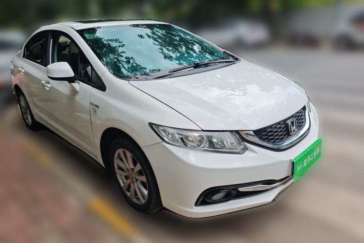Used Honda Civic 2014 1.8L automatic comfort version Front Right 45 Deg