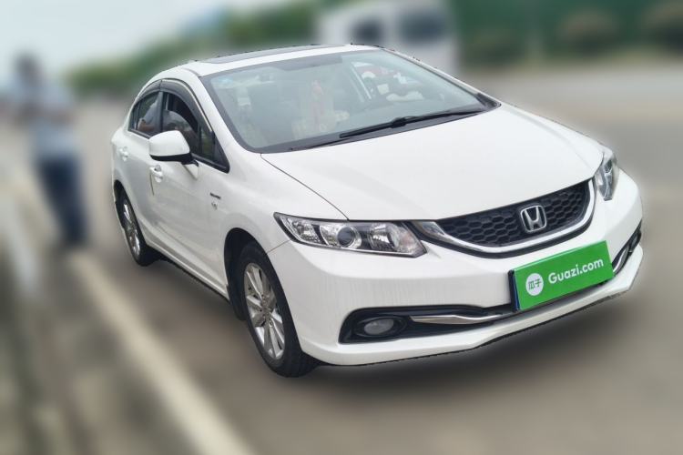 Used Honda Civic 2014 1.8L automatic comfort version Front Right 45 Deg