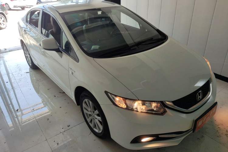 Used Honda Civic 2014 1.8L Manual Classic Edition Front Right 45 Deg