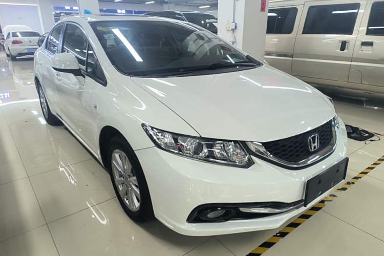 Used Honda Civic 2014 1.8L automatic comfort version Front Right 45 Deg