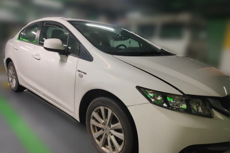 Used Honda Civic 2014 1.8L automatic comfort version Front Right 45 Deg