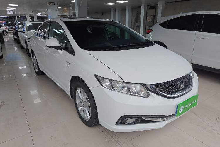 Used Honda Civic 2014 1.8L automatic comfort version Front Right 45 Deg
