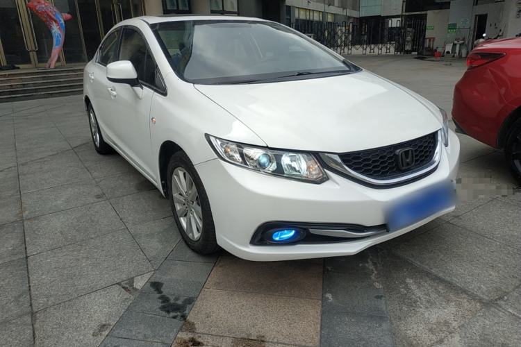 Used Honda Civic 2014 1.8L automatic comfort version Front Right 45 Deg