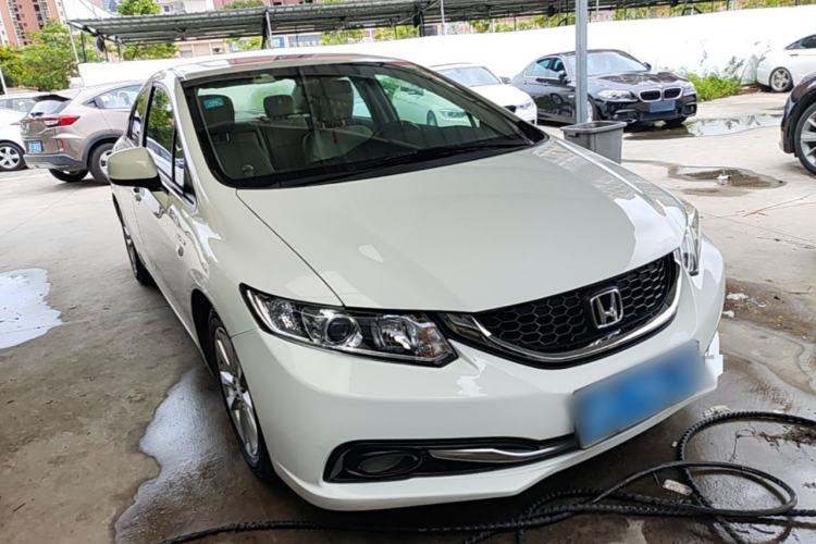Used Honda Civic 2014 1.8L automatic comfort version Front Right 45 Deg