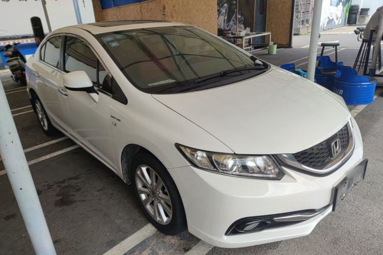 Used Honda Civic 2014 1.8L automatic comfort version Front Right 45 Deg