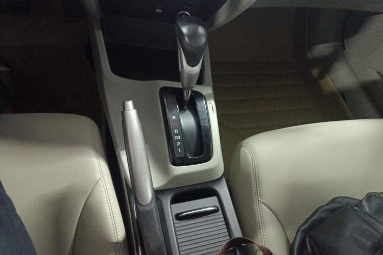 Used Honda Civic 2014 1.8L Automatic Classic Edition Gear Lever