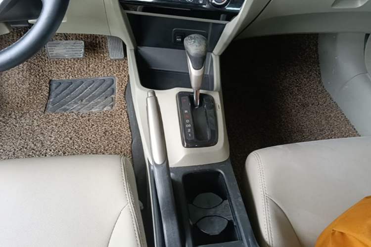 Used Honda Civic 2014 1.8L Automatic Classic Edition Gear Lever