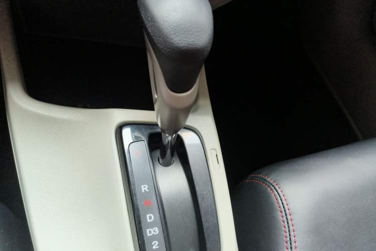 Used Honda Civic 2014 1.8L Automatic Classic Edition Gear Lever