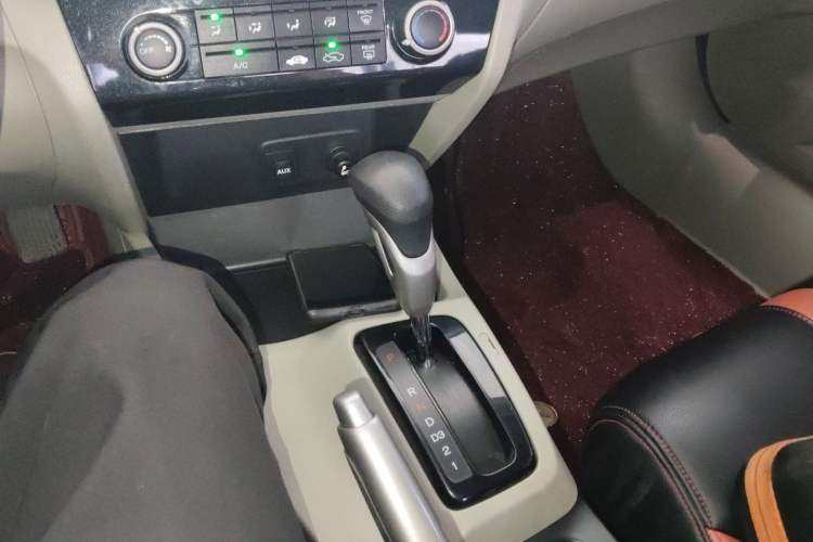 Used Honda Civic 2014 1.8L Automatic Classic Edition Gear Lever