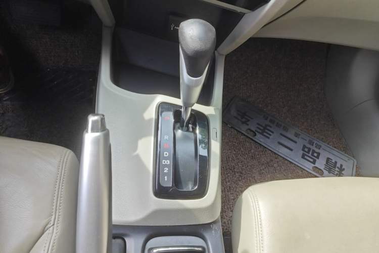 Used Honda Civic 2014 1.8L automatic luxury edition Gear Lever