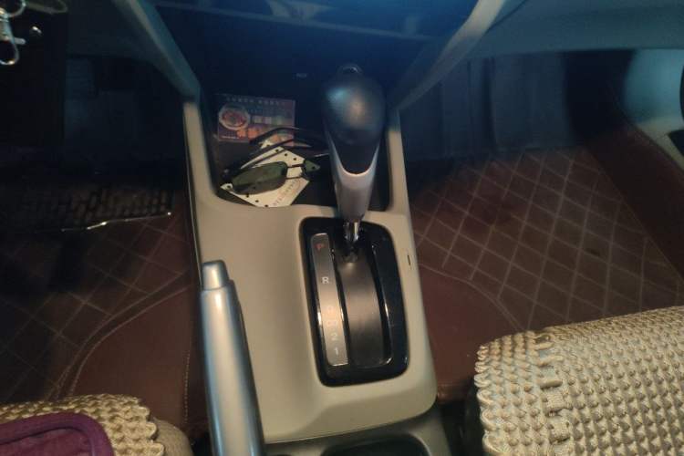 Used Honda Civic 2014 1.8L Automatic Classic Edition Gear Lever
