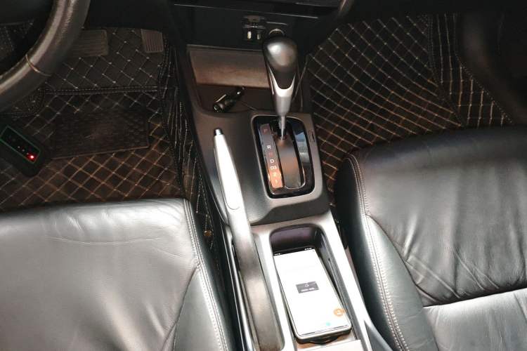 Used Honda Civic 2014 1.8L automatic luxury edition Gear Lever