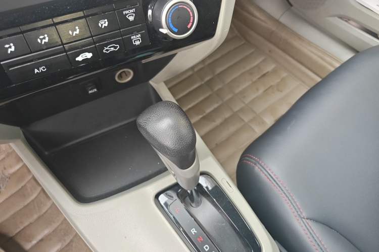 Used Honda Civic 2014 1.8L Automatic Classic Edition Gear Lever