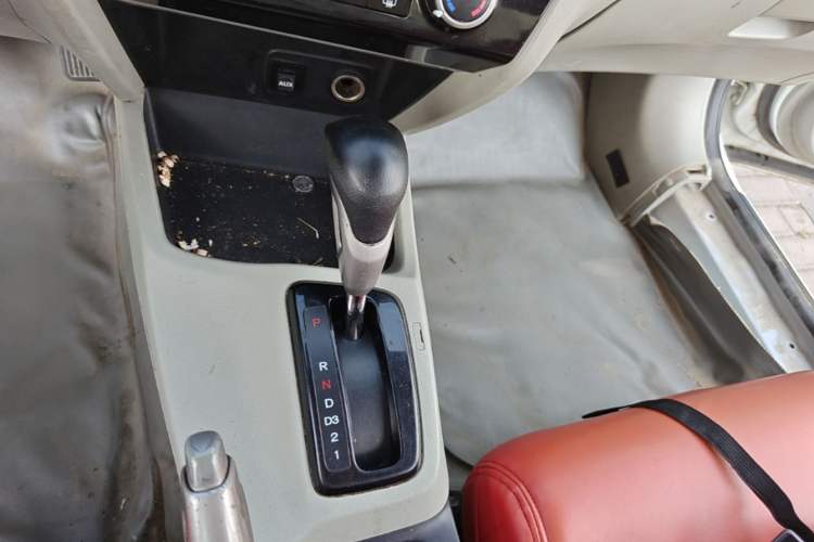 Used Honda Civic 2014 1.8L Automatic Classic Edition Gear Lever
