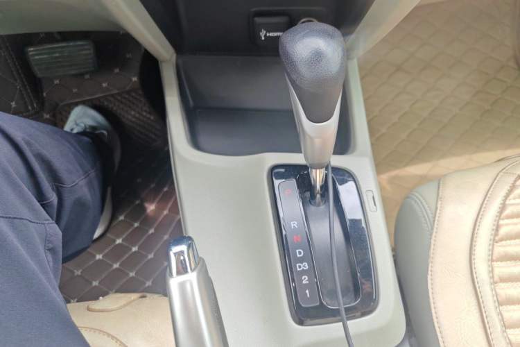 Used Honda Civic 2014 1.8L automatic luxury edition Gear Lever