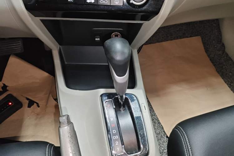 Used Honda Civic 2014 1.8L Automatic Classic Edition Gear Lever