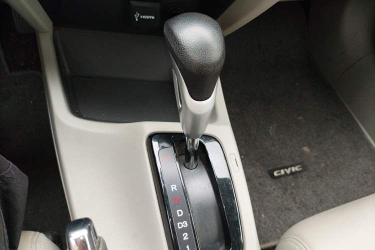 Used Honda Civic 2014 1.8L automatic luxury edition Gear Lever