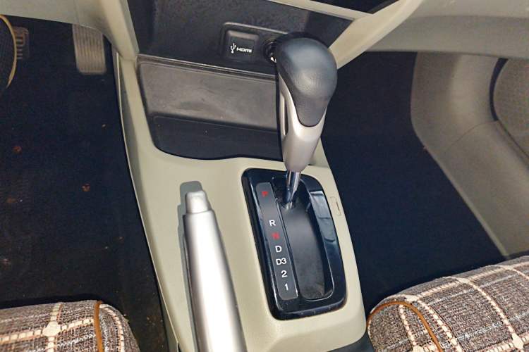 Used Honda Civic 2014 1.8L automatic comfort version Gear Lever