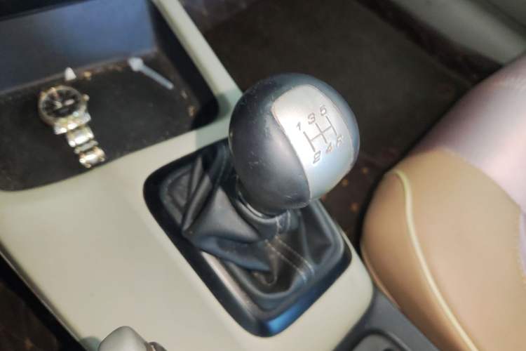 Used Honda Civic 2014 1.8L Manual Classic Edition Gear Lever