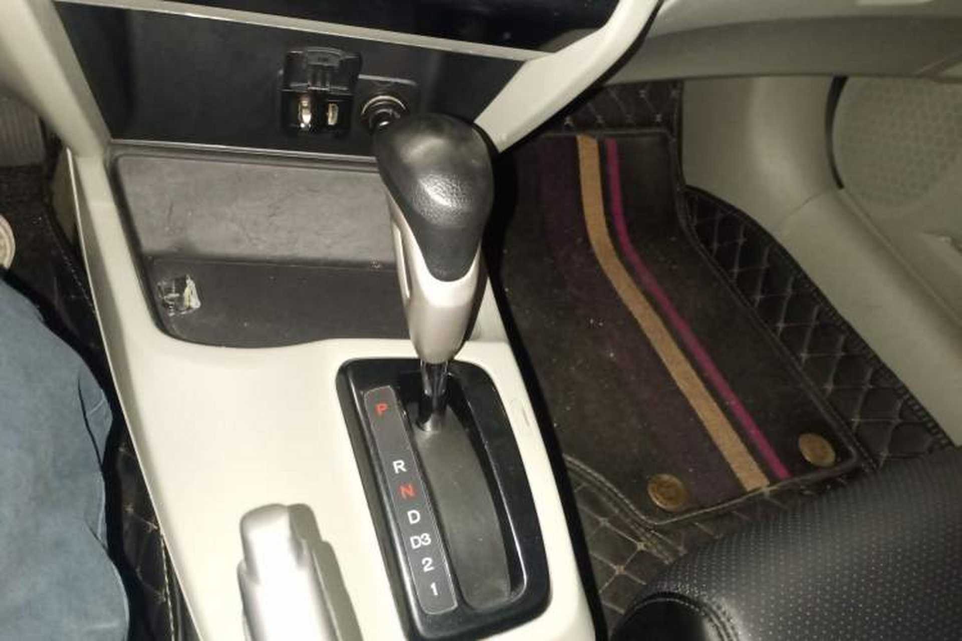 Used Honda Civic 2014 1.8L automatic comfort version Gear Lever