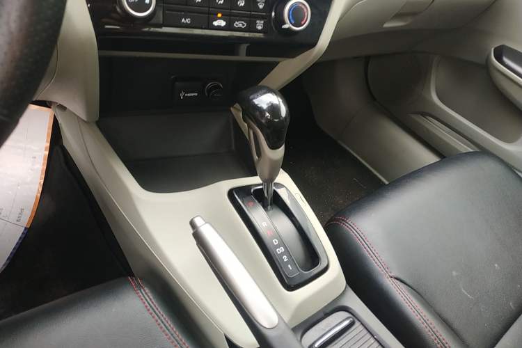 Used Honda Civic 2014 1.8L automatic comfort version Gear Lever