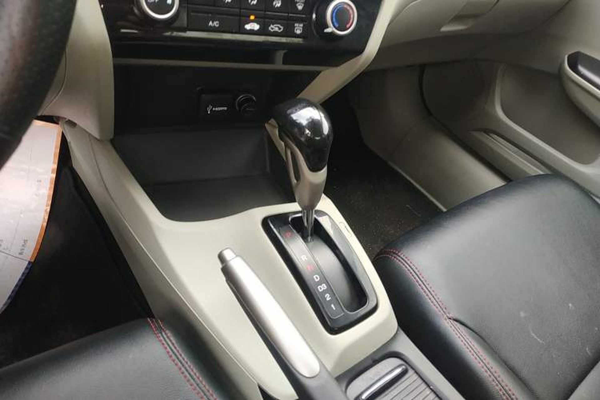Used Honda Civic 2014 1.8L automatic comfort version Gear Lever
