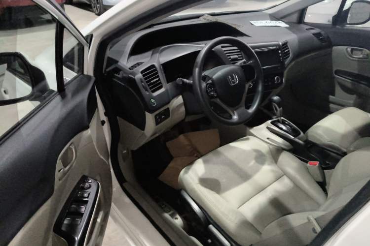 Used Honda Civic 2014 1.8L automatic comfort version Interior 2