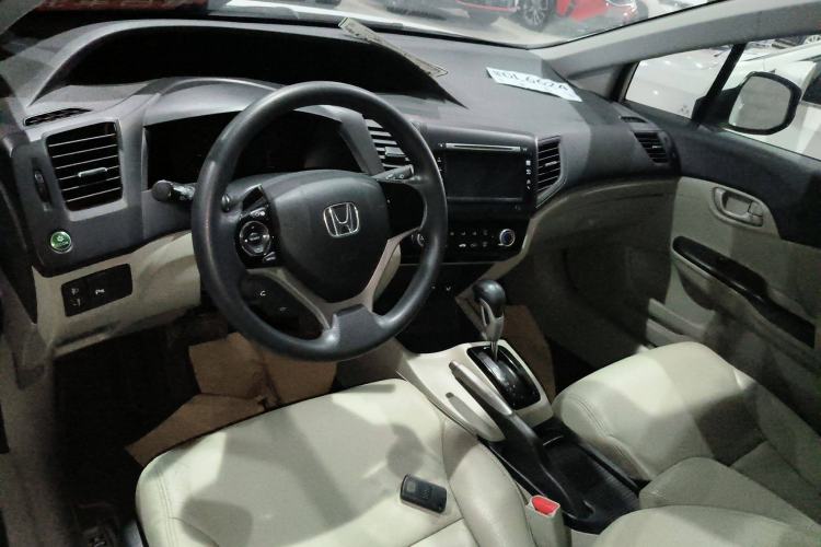 Used Honda Civic 2014 1.8L automatic comfort version Interior 3