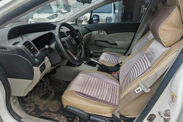 Used Honda Civic 2014 1.8L Manual Classic Edition Interior 3
