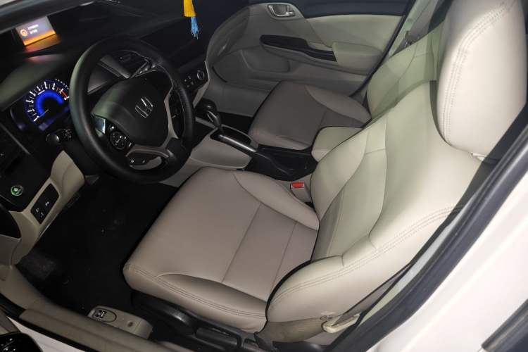 Used Honda Civic 2014 1.8L automatic comfort version Interior 3