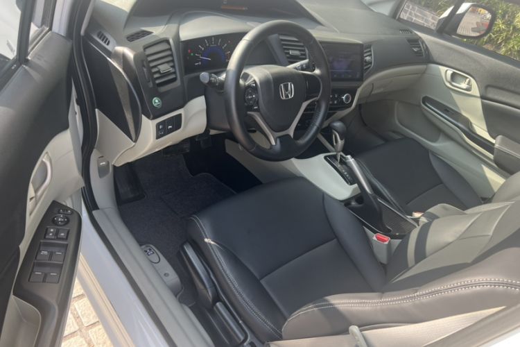 Used Honda Civic 2014 1.8L Automatic Classic Edition Interior 6
