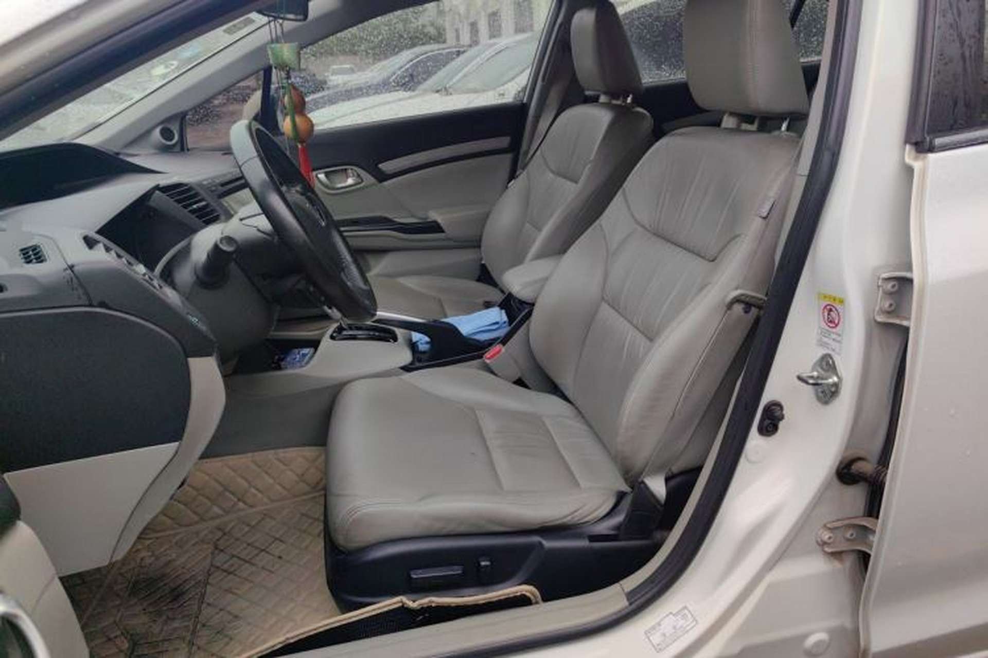 Used Honda Civic 2014 1.8L automatic luxury edition Left Front Seat